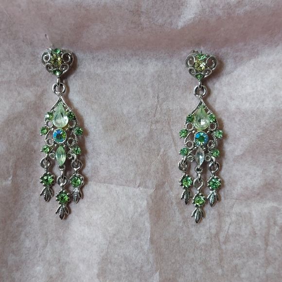 Green Rinestone Dangle Earings - Picture 3 of 3